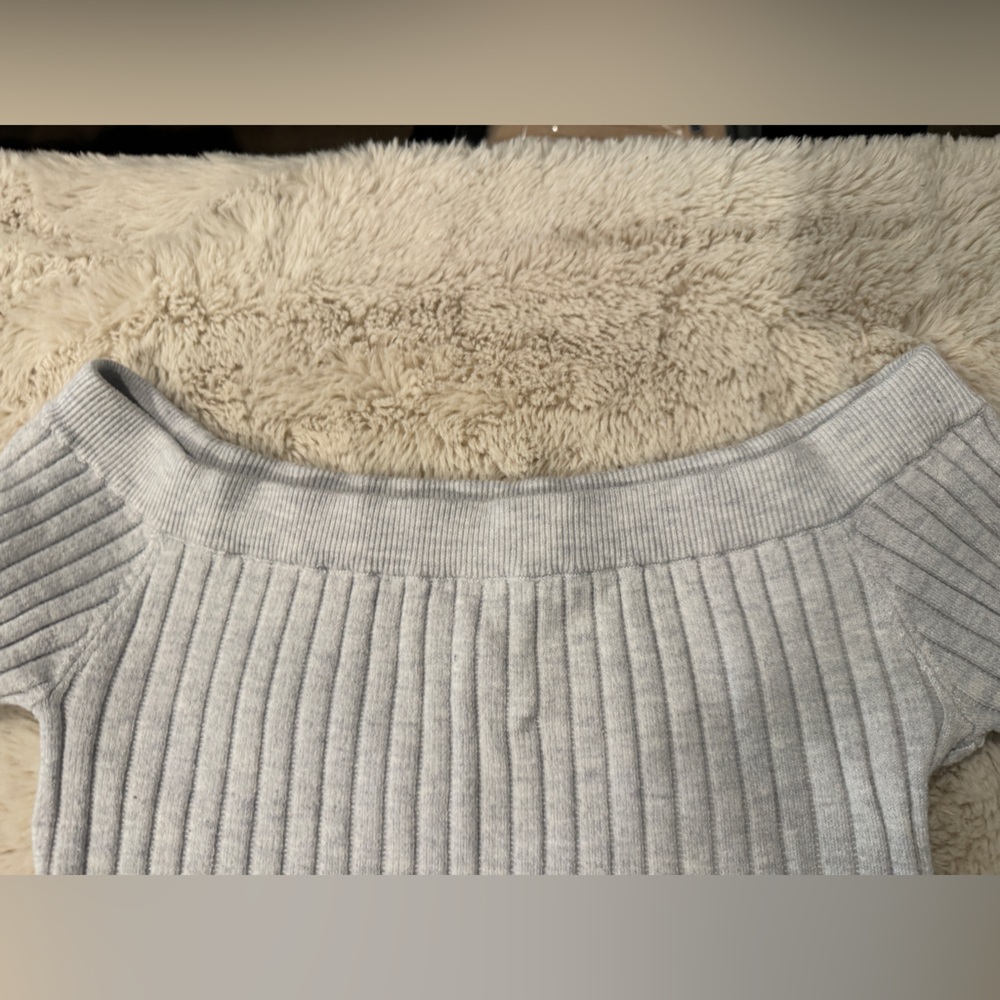 Aerie Light Gray Off-Shoulder Ribbed Sweater - Picture 4 of 5